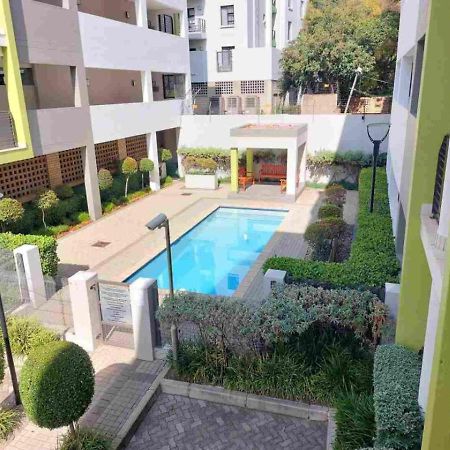 Stunning, Modern 1 Bedroom Apartment Sandton Johannesburg Exterior photo